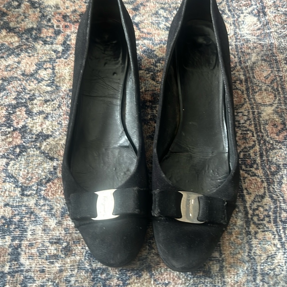 Salvatore Ferragamo Kitten Heel Bow Detail Black Suede Leather Pumps Womens 9.5